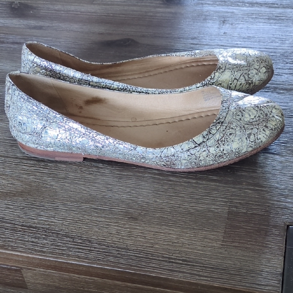 Frye Cream and Brown Women's Flats - Picture 3 of 8